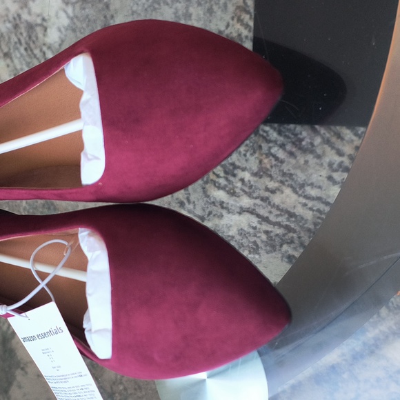 Amazon Essentials Women's Pointy Toe Flat - Picture 3 of 6